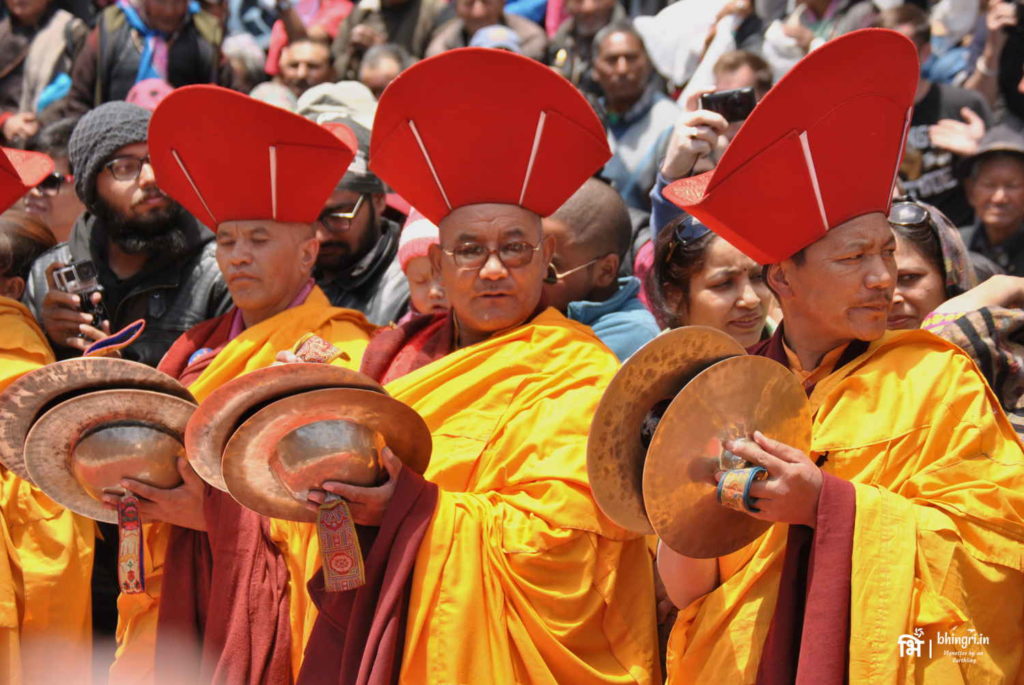 Priests playing cymbals to welcome the head monk