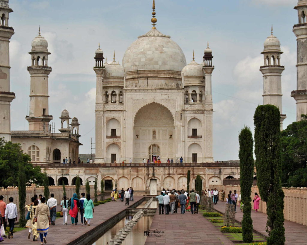 Bibi Ka Maqbara has a striking resemblance with the Taj Mahal