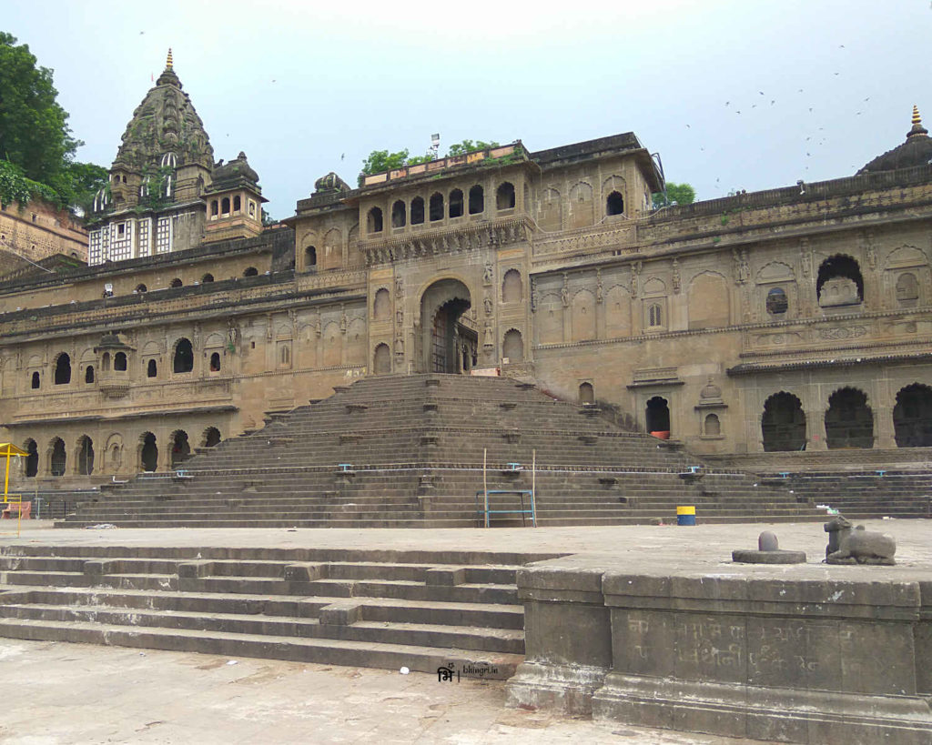 Maheshwar temple and fortifications from the Narmada ghats